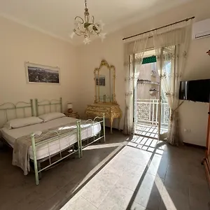 Casa Giulia , Napoli Italia